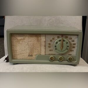 Retro Green Vintage ARVIN tube radio
